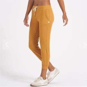 Women’s Vuori Performance Jogger in Flax Size Small